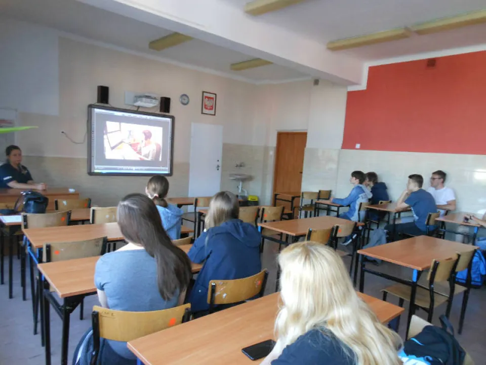 Zajęcia z policjantem w 3a — zdjęcie 4