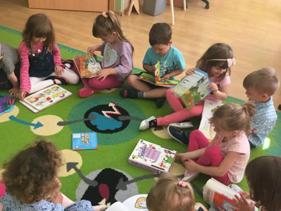 Pszczółki zapoznają się z książką — zdjęcie 2