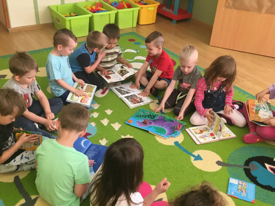 Pszczółki zapoznają się z książką — zdjęcie 11