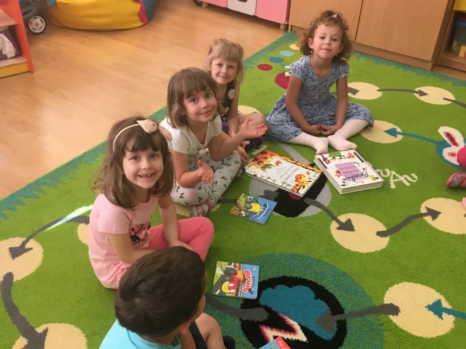 Pszczółki zapoznają się z książką — zdjęcie 16