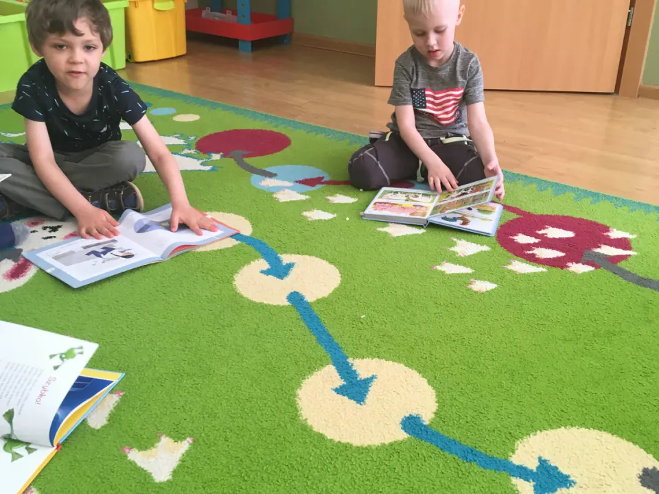 Pszczółki zapoznają się z książką — zdjęcie 19