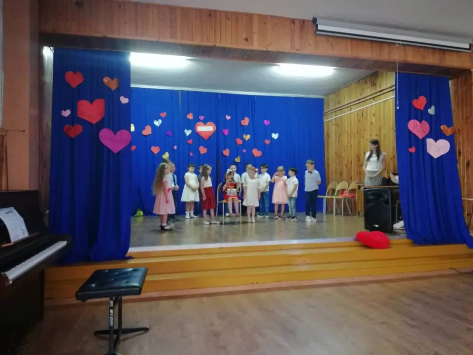 Uroczysty Dzień Rodziny w grupie Delfinów — zdjęcie 13