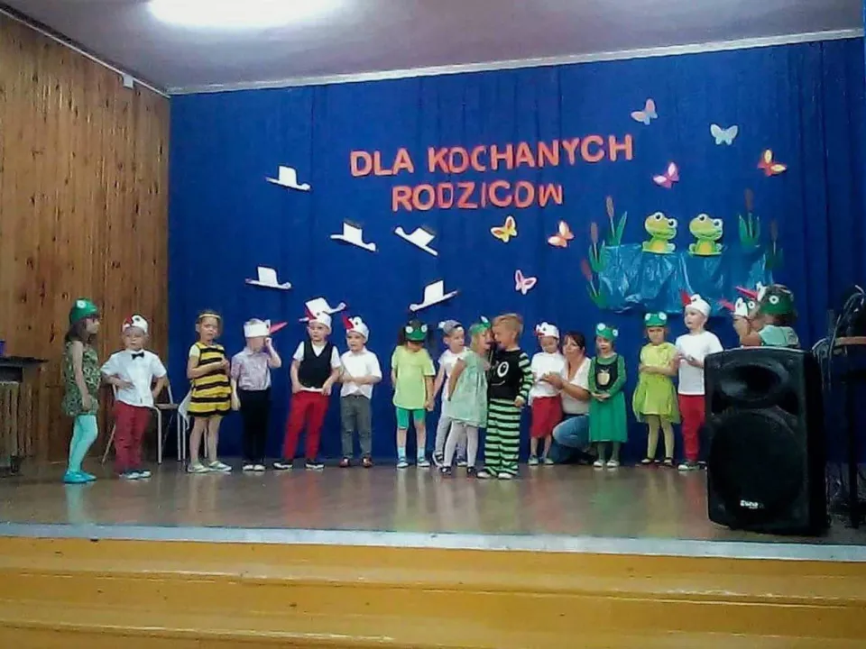 Dzień Mamy i Taty w grupie Pszczółek — zdjęcie 8