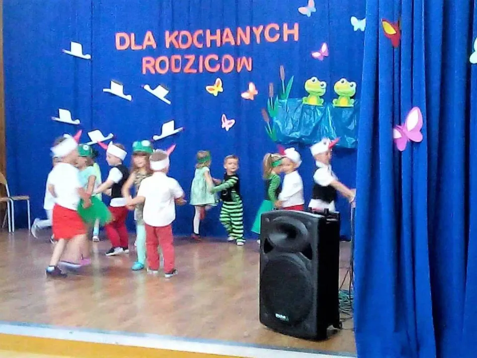 Dzień Mamy i Taty w grupie Pszczółek — zdjęcie 9