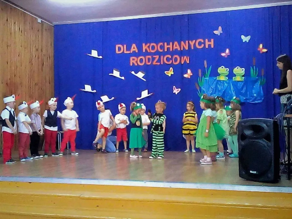 Dzień Mamy i Taty w grupie Pszczółek — zdjęcie 10