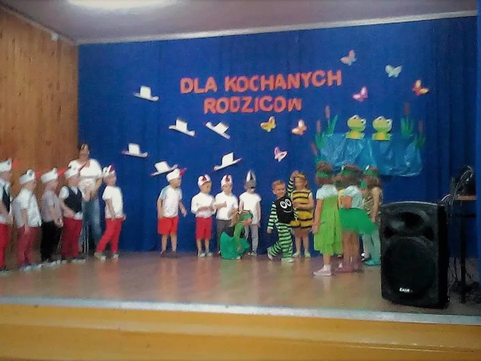 Dzień Mamy i Taty w grupie Pszczółek — zdjęcie 12