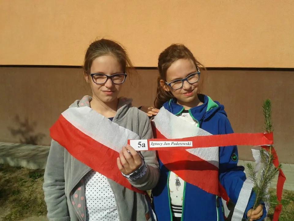 Sadzenie drzew na 100 lecie Odzyskania Niepodległości — zdjęcie 6