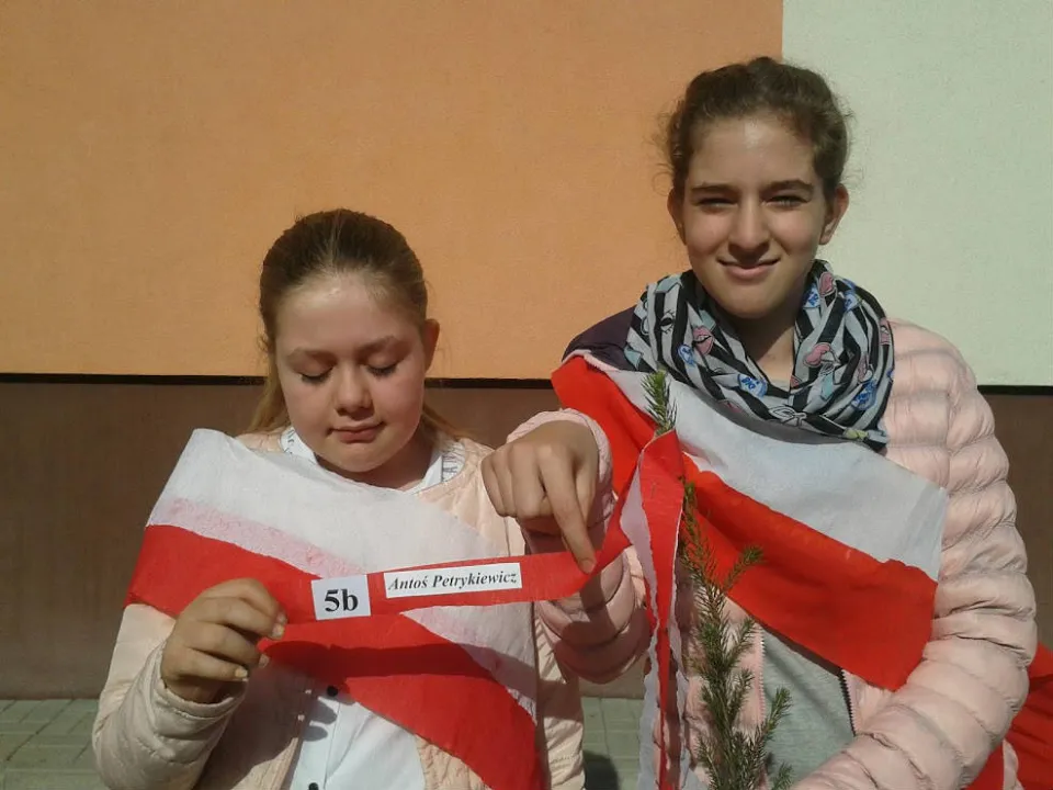 Sadzenie drzew na 100 lecie Odzyskania Niepodległości — zdjęcie 7
