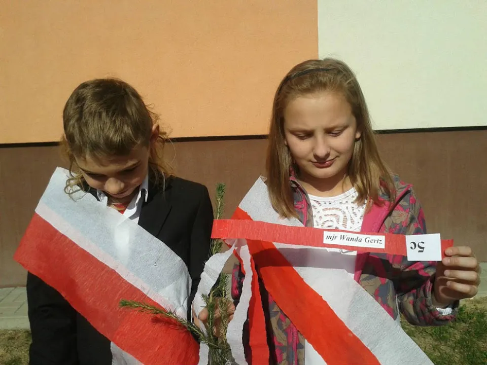 Sadzenie drzew na 100 lecie Odzyskania Niepodległości — zdjęcie 8