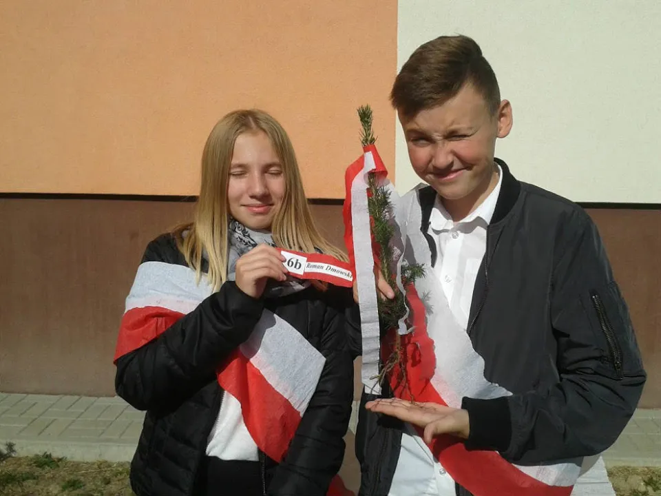Sadzenie drzew na 100 lecie Odzyskania Niepodległości — zdjęcie 11