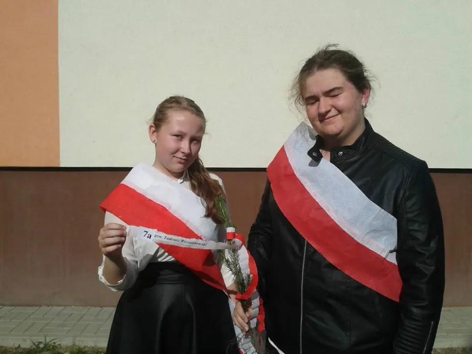 Sadzenie drzew na 100 lecie Odzyskania Niepodległości — zdjęcie 12