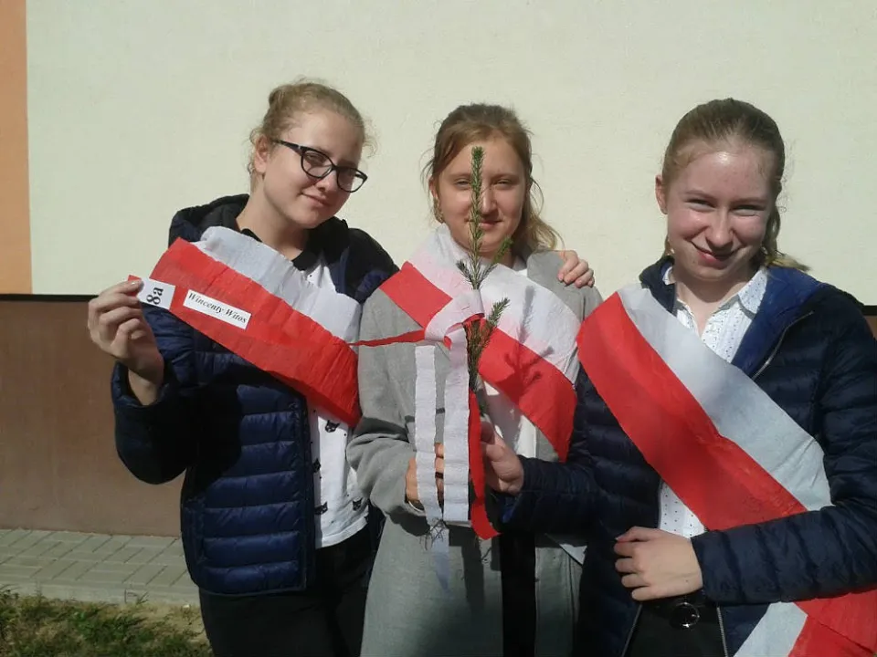 Sadzenie drzew na 100 lecie Odzyskania Niepodległości — zdjęcie 13