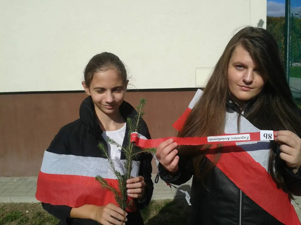 Sadzenie drzew na 100 lecie Odzyskania Niepodległości — zdjęcie 14