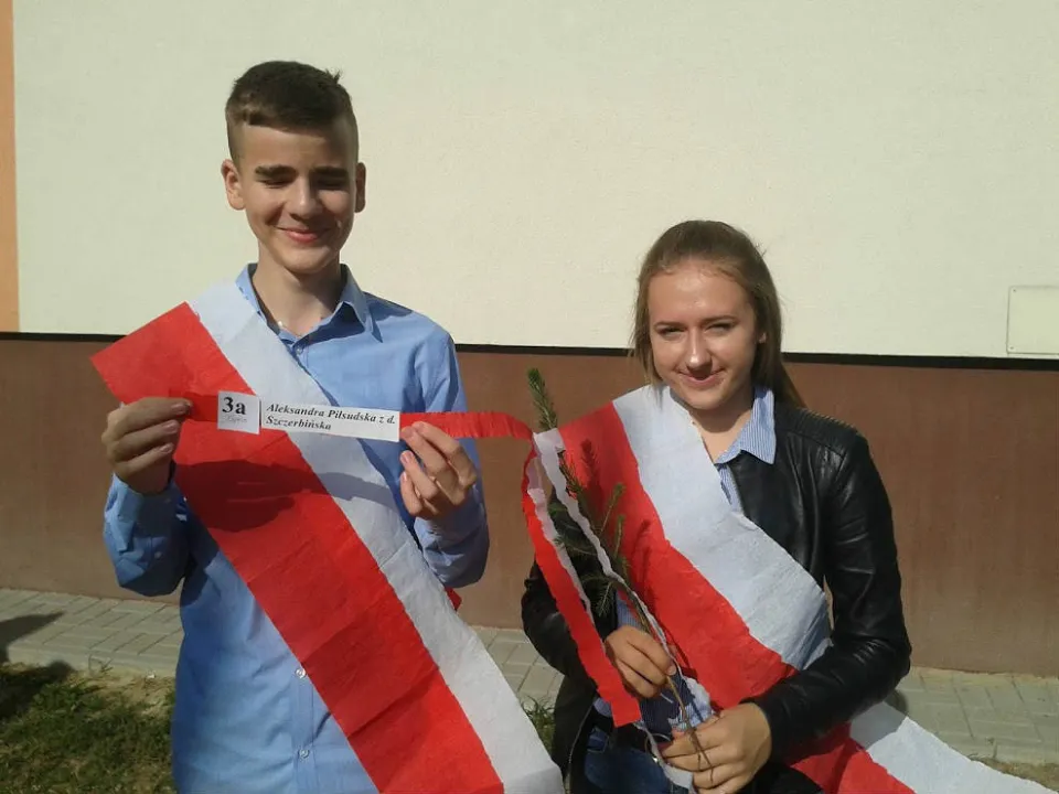 Sadzenie drzew na 100 lecie Odzyskania Niepodległości — zdjęcie 15