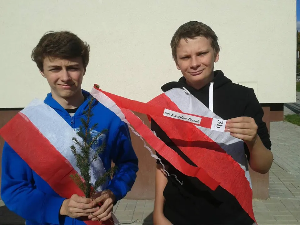 Sadzenie drzew na 100 lecie Odzyskania Niepodległości — zdjęcie 16