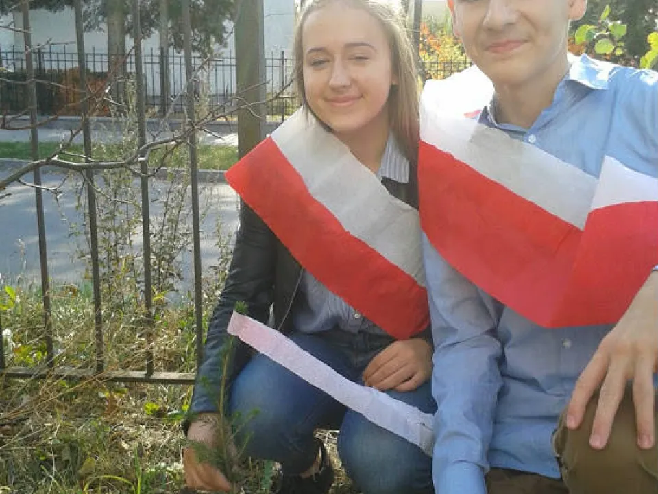 Sadzenie drzew na 100 lecie Odzyskania Niepodległości — zdjęcie 31