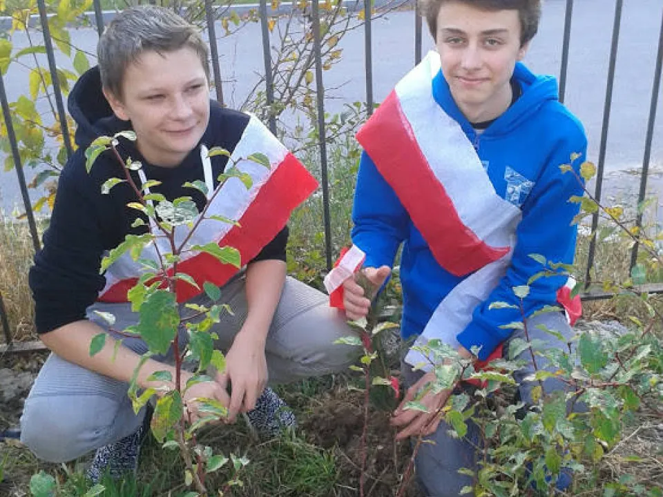 Sadzenie drzew na 100 lecie Odzyskania Niepodległości — zdjęcie 32