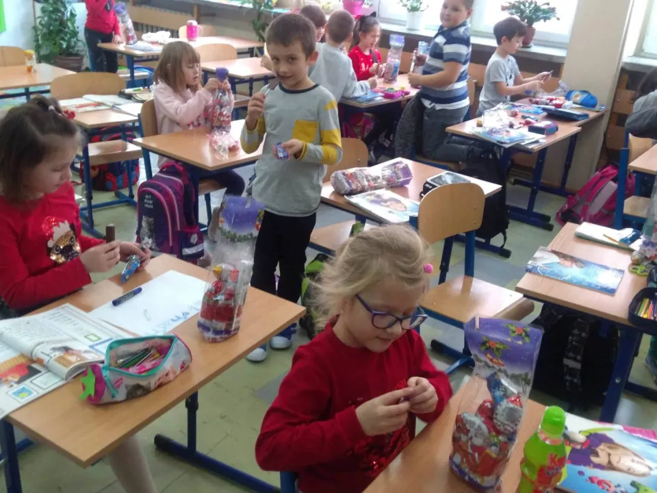 Wizyta Pomocnika Świętego Mikołaja w klasie 1c — zdjęcie 11