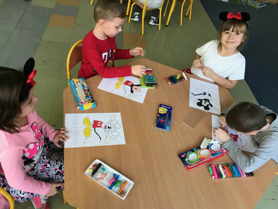 Międzynarodowy Dzień Postaci z Bajek w klasie 0a — zdjęcie 3