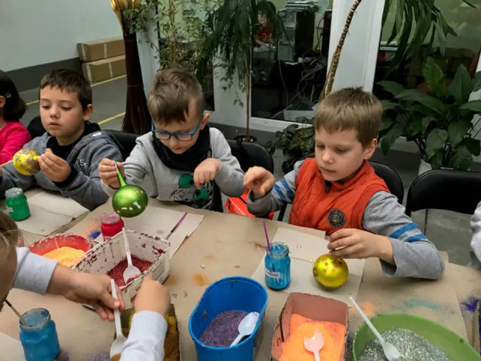 Wycieczka klasy 0a do Fabryki Bombek w Staszowie — zdjęcie 6