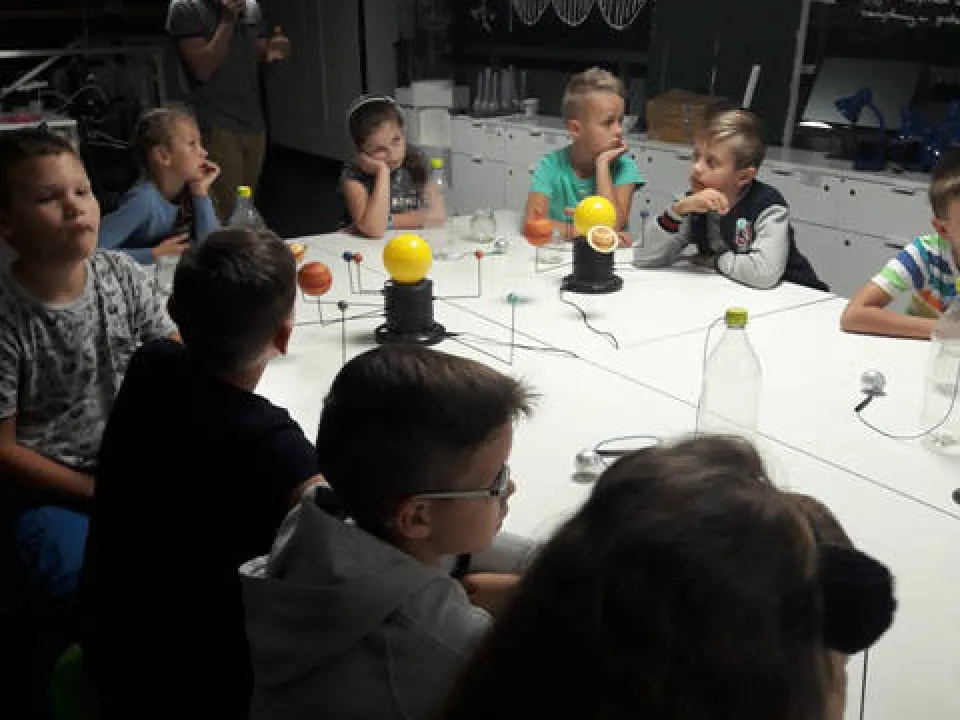 Klasa 3a POZA ZIEMIĄ — zdjęcie 1