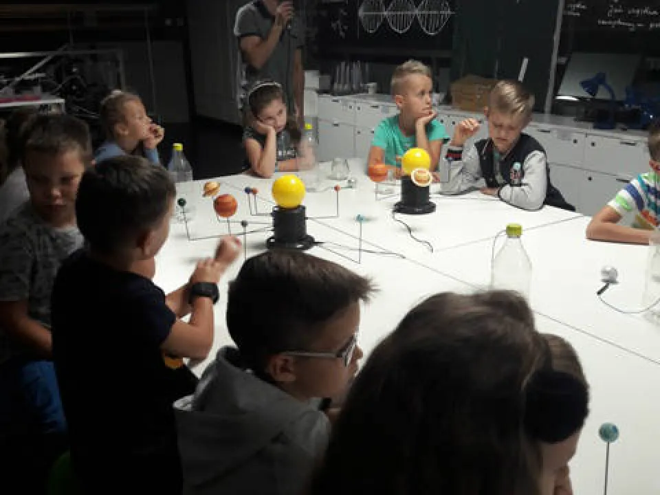 Klasa 3a POZA ZIEMIĄ — zdjęcie 2