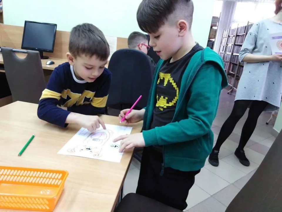 "Zabawki w literaturze" - klasa 1c w bibliotece — zdjęcie 2