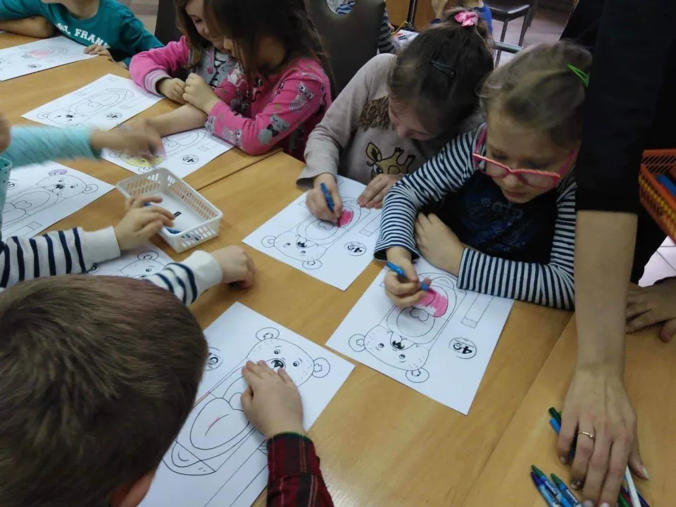 "Zabawki w literaturze" - klasa 1c w bibliotece — zdjęcie 10