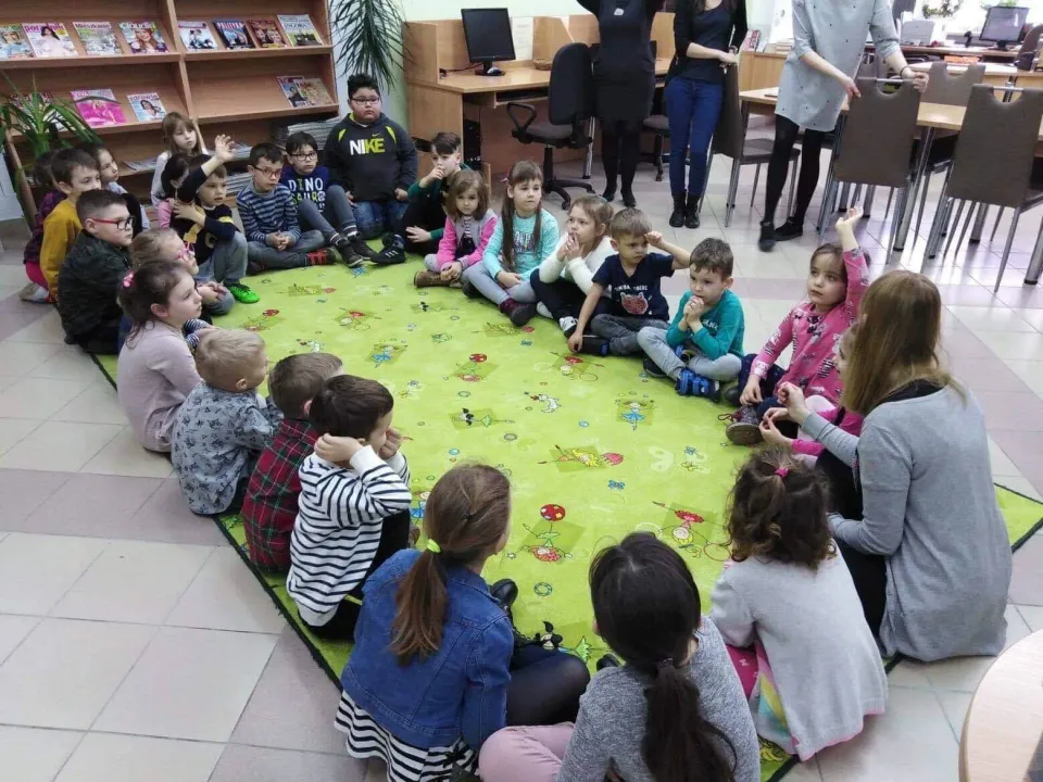 "Zabawki w literaturze" - klasa 1c w bibliotece — zdjęcie 14