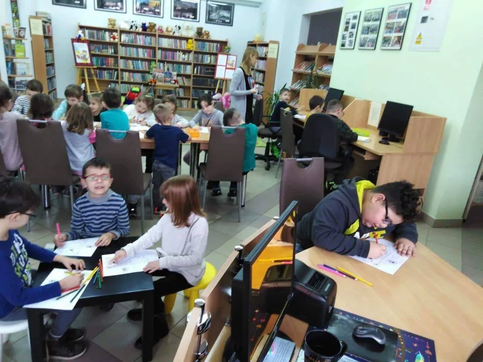"Zabawki w literaturze" - klasa 1c w bibliotece — zdjęcie 15