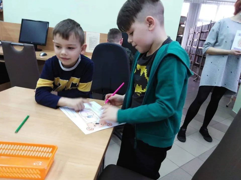 "Zabawki w literaturze" - klasa 1c w bibliotece — zdjęcie 17