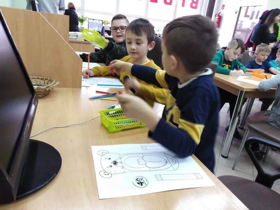 "Zabawki w literaturze" - klasa 1c w bibliotece — zdjęcie 20