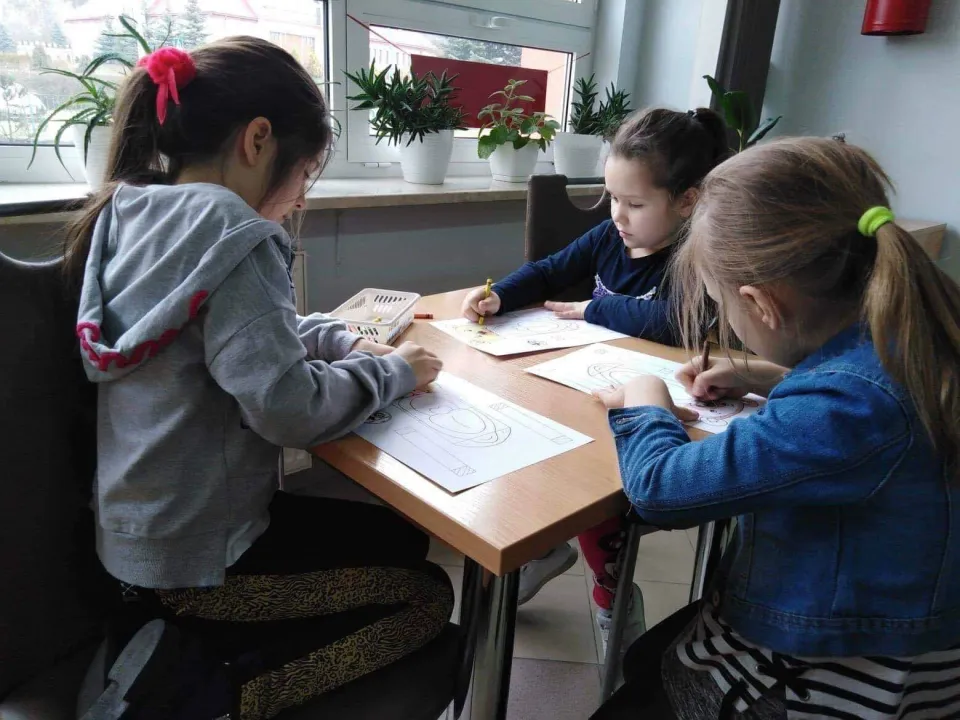 "Zabawki w literaturze" - klasa 1c w bibliotece — zdjęcie 21