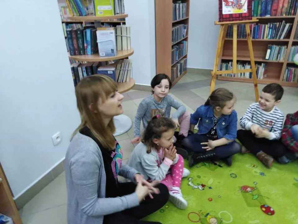 "Zabawki w literaturze" - klasa 1c w bibliotece — zdjęcie 22