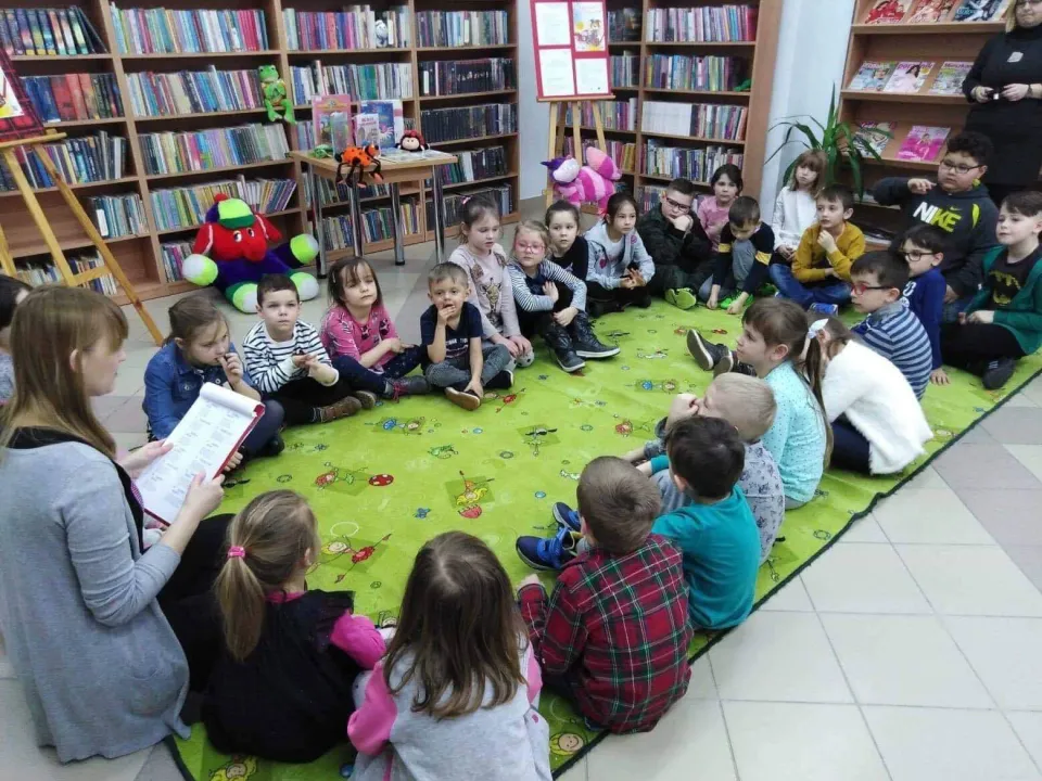 "Zabawki w literaturze" - klasa 1c w bibliotece — zdjęcie 27