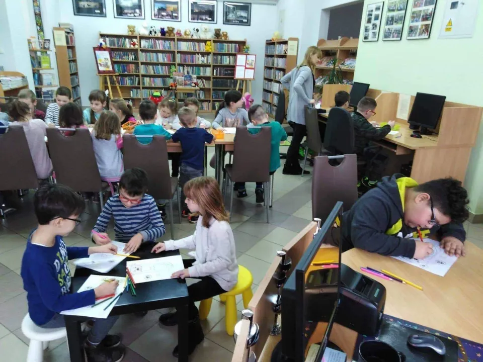 "Zabawki w literaturze" - klasa 1c w bibliotece — zdjęcie 29