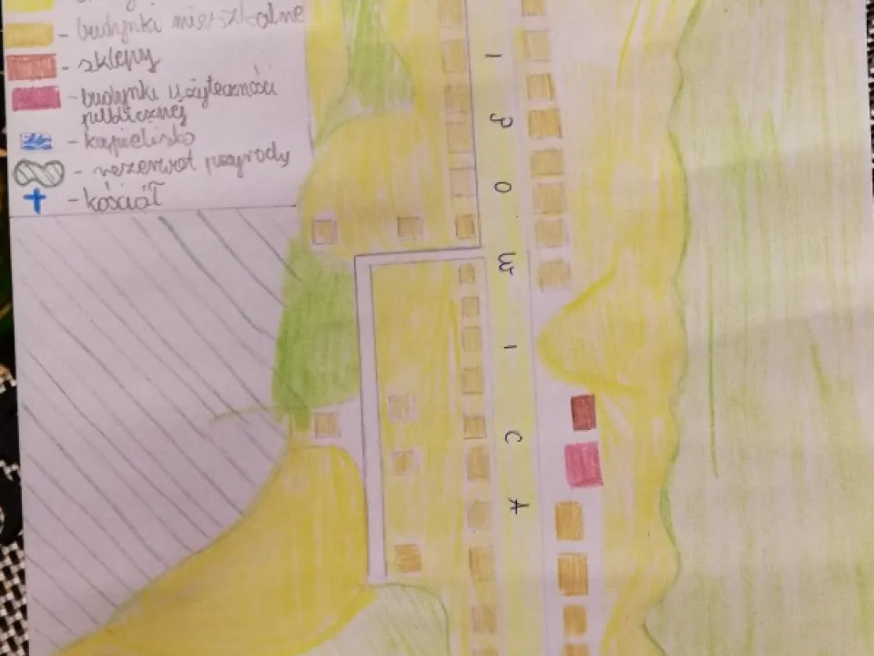 Uczniowie klasy 4a i 4b rysują plan  — zdjęcie 1