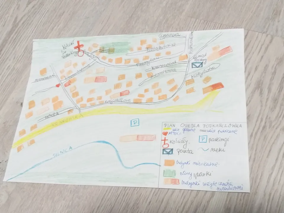 Uczniowie klasy 4a i 4b rysują plan  — zdjęcie 4