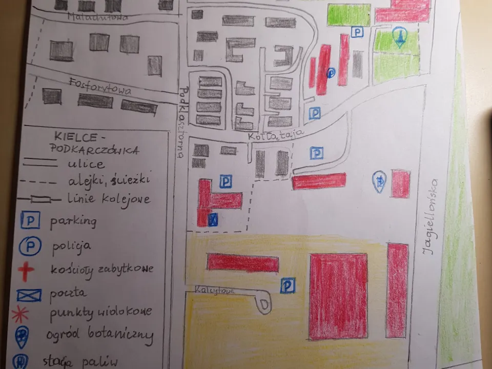 Uczniowie klasy 4a i 4b rysują plan  — zdjęcie 11