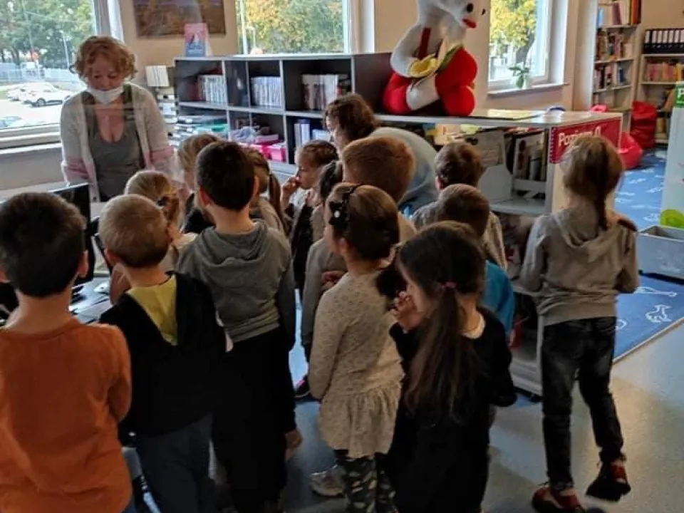 Delfiny w Wojewódzkiej Biblioteki Publicznej w Kielcach — zdjęcie 7