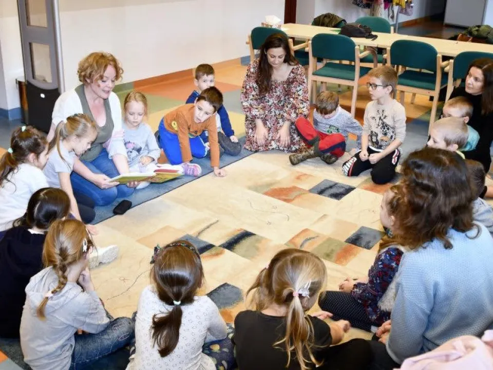 Delfiny w Wojewódzkiej Biblioteki Publicznej w Kielcach — zdjęcie 15