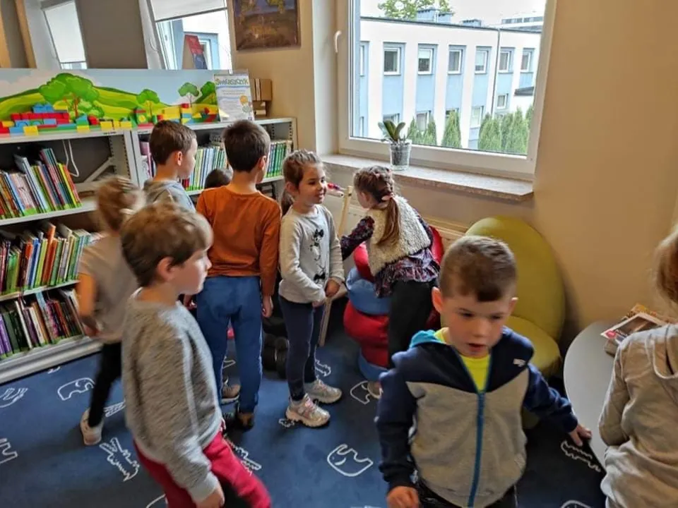 Delfiny w Wojewódzkiej Biblioteki Publicznej w Kielcach — zdjęcie 19