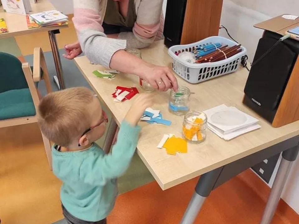 Delfiny w Wojewódzkiej Biblioteki Publicznej w Kielcach — zdjęcie 21