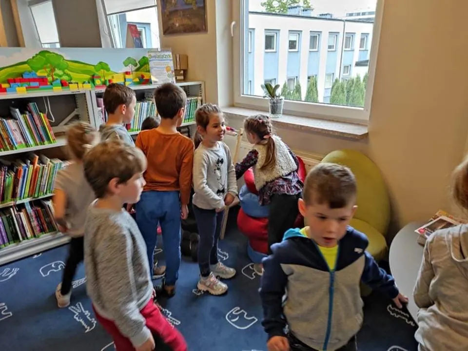 Wycieczka grupy Delfinów do Wojewódzkiej Biblioteki Publicznej — zdjęcie 10