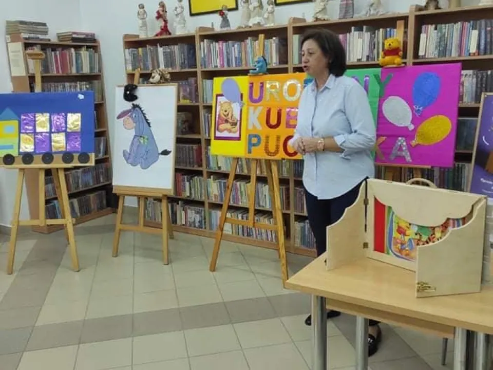 Delfiny w bibliotece — zdjęcie 1