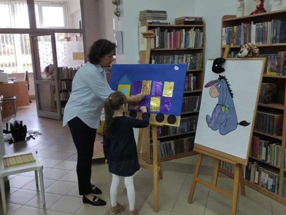 Delfiny w bibliotece — zdjęcie 4