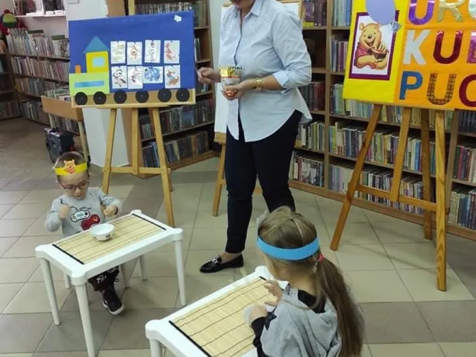 Delfiny w bibliotece — zdjęcie 8