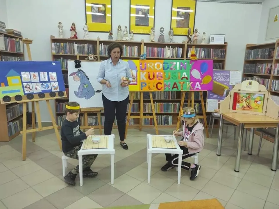 Delfiny w bibliotece — zdjęcie 9