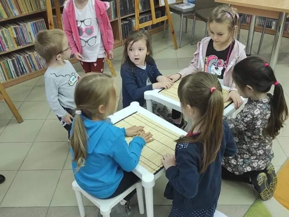 Delfiny w bibliotece — zdjęcie 10