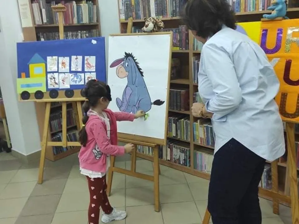 Delfiny w bibliotece — zdjęcie 11